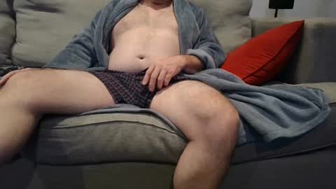 Snapshot of buck_camstar chatting on 10.01.25 Buck online show from 10.01.25