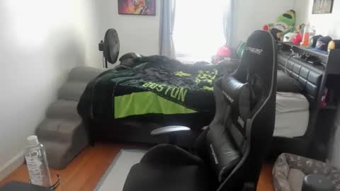 Snapshot of buffsexyman24 chatting on 02.10.26 buffsexyman24 online show from 02.10.26