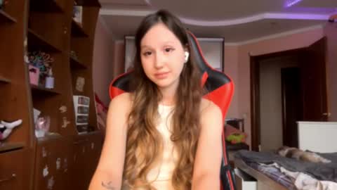 Milania online show from 10.17.25