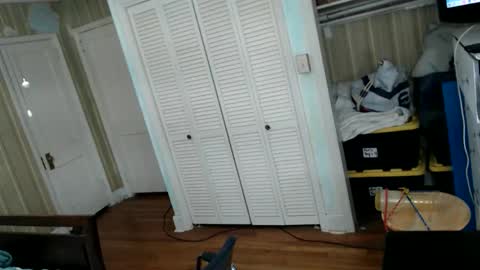 Snapshot of bullmusclejoe chatting on 11.29.25 BullMuscleJoe online show from 11.29.25