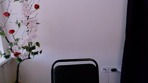 Snapshot of bunnybloom_ chatting on 06.12.26 Ariel online show from 06.12.26