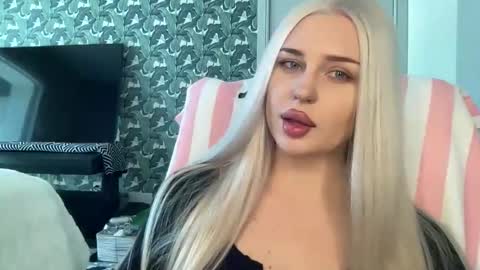 Snapshot of bunnykhalessi chatting on 05.20.26 OnlyFans BunnyKhalessi online show from 05.20.26