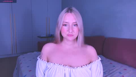 Snapshot of burn_lissa chatting on 05.25.26 Lissa online show from 05.25.26