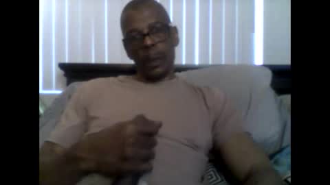 Busturgutzgd1 online show from 02.22.25