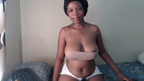 Snapshot of bustybunny_ chatting on 07.24.26 bustybunny_ online show from 07.24.26