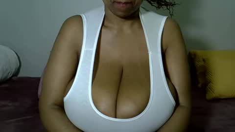 bustytessa37 online show from 05.12.26