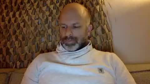 Snapshot of buurman1982isback chatting on 11.25.25 buurman1982isback online show from 11.25.25