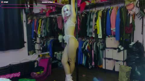 Snapshot of bxbyfxgaa chatting on 09.29.25 BxBYFxG online show from 09.29.25