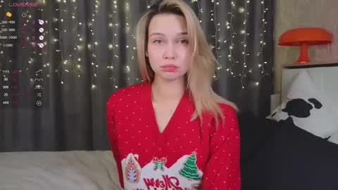 Snapshot of call__me_mommy_ chatting on 12.21.24 Nancy Please thumbs up me online show from 12.21.24