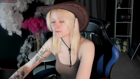 Snapshot of callista_a chatting on 05.18.26 Robin online show from 05.18.26