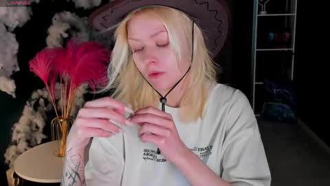 Snapshot of callista_a chatting on 05.19.26 Robin online show from 05.19.26
