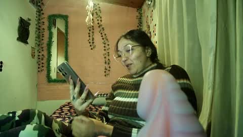 Snapshot of callme_lolas chatting on 04.21.26 paula online show from 04.21.26