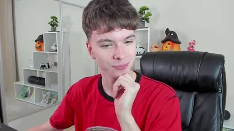 Hey I am Calvin  online show from 01.10.25