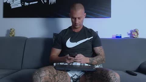 Calvin  online show from 01.05.25