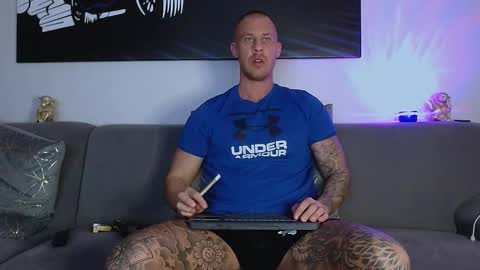 Calvin  online show from 01.08.25