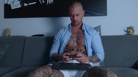 Calvin  online show from 02.11.25