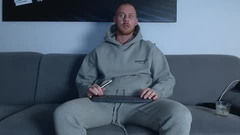 Calvin  online show from 02.20.25