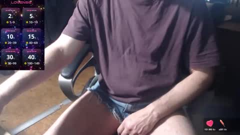 Snapshot of camboy301077 chatting on 12.08.24 steffencamboy online show from 12.08.24