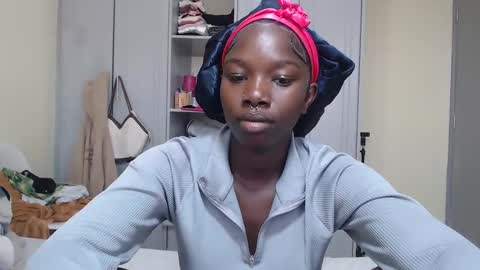 Snapshot of camclit chatting on 12.28.24 Princess online show from 12.28.24