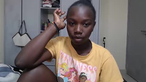 Snapshot of camclit chatting on 01.03.25 Princess online show from 01.03.25