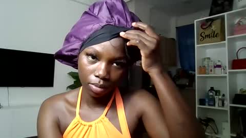 Snapshot of camclit chatting on 11.10.25 Princess online show from 11.10.25