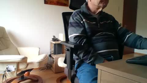 camcologne online show from 01.22.25