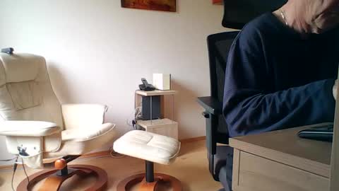 camcologne online show from 10.31.25