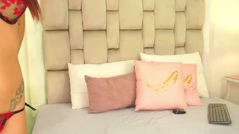 Snapshot of cameron69_ chatting on 04.10.26 Cameron online show from 04.10.26