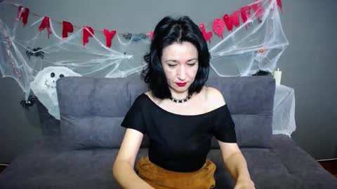 Cameronenns online show from 10.17.25