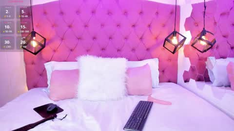 Snapshot of camilaa_mendoza chatting on 05.23.26 CAMII online show from 05.23.26