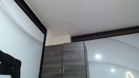 Snapshot of camilaaoficial chatting on 11.01.25 Camila online show from 11.01.25