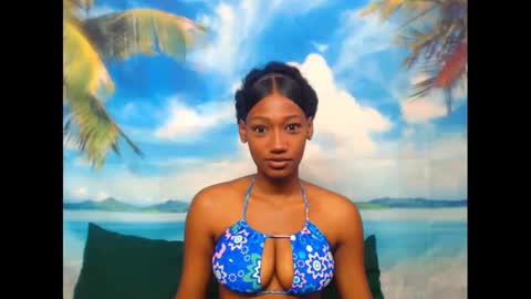 Snapshot of camilaasexyy chatting on 02.15.25 camilaasexyy online show from 02.15.25