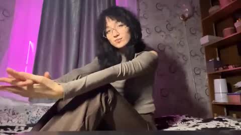 Snapshot of camilaligons chatting on 11.28.25 Reily online show from 11.28.25