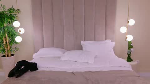 Camilla online show from 01.15.25