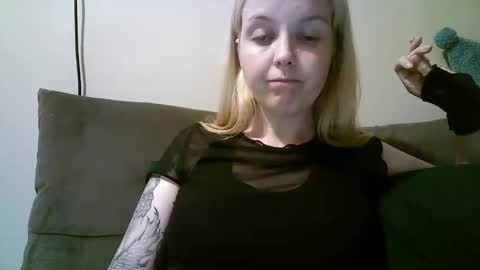 Snapshot of camille_deville chatting on 02.25.25 Camille Deville online show from 02.25.25