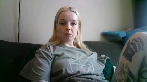 Snapshot of camille_deville chatting on 03.02.25 Camille Deville online show from 03.02.25