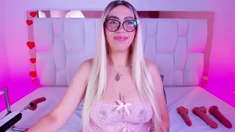 Snapshot of camille_juicy chatting on 04.20.26 Camille online show from 04.20.26