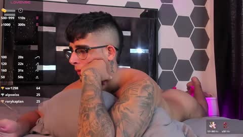 Snapshot of camilo_ospina_ chatting on 02.01.25 INDEPENDENT MODEL online show from 02.01.25