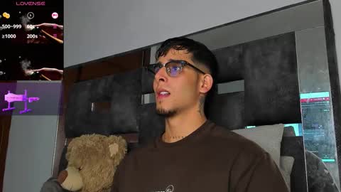 Snapshot of camilo_ospina_ chatting on 10.28.25 INDEPENDENT MODEL online show from 10.28.25