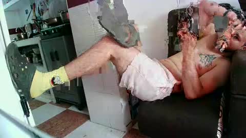 Snapshot of camiloex chatting on 12.19.24 Camilo online show from 12.19.24