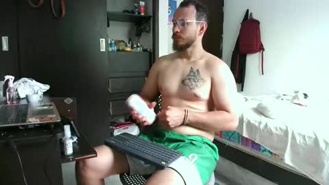 Snapshot of camiloex chatting on 01.11.25 Camilo online show from 01.11.25