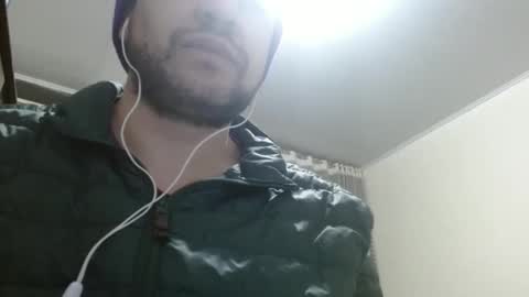 Snapshot of camiloking17 chatting on 12.18.24 camilo online show from 12.18.24