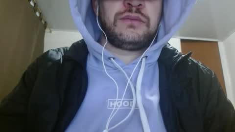 Snapshot of camiloking17 chatting on 10.20.25 camilo online show from 10.20.25