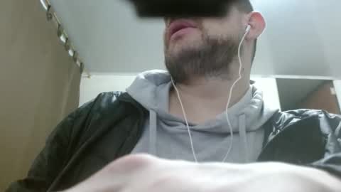 Snapshot of camiloking17 chatting on 11.24.25 camilo online show from 11.24.25