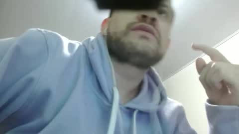 Snapshot of camiloking17 chatting on 12.14.25 camilo online show from 12.14.25