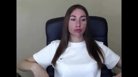 Snapshot of cammila_horn chatting on 05.21.26 cammila horn online show from 05.21.26