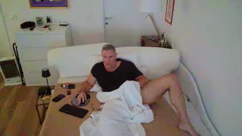 Snapshot of camunication chatting on 02.10.25 camunication online show from 02.10.25