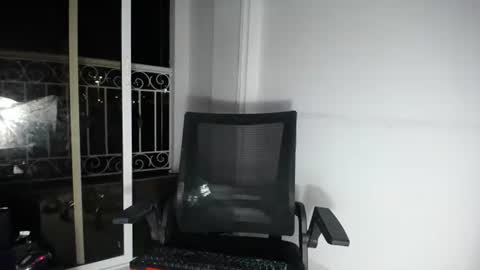 Snapshot of candacesxhot chatting on 01.17.25 cumorsmooke online show from 01.17.25