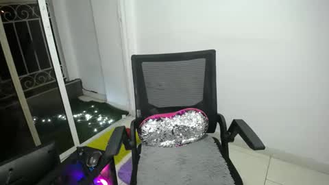 Snapshot of candacesxhot chatting on 02.05.25 cumorsmooke online show from 02.05.25