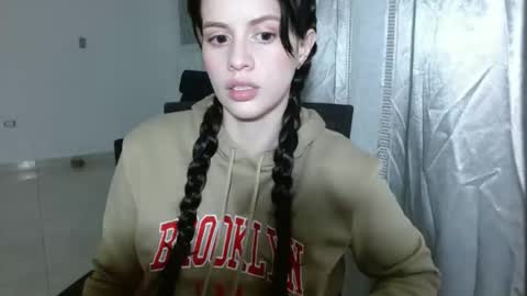 Snapshot of candacesxhot chatting on 09.22.25 cumorsmooke online show from 09.22.25